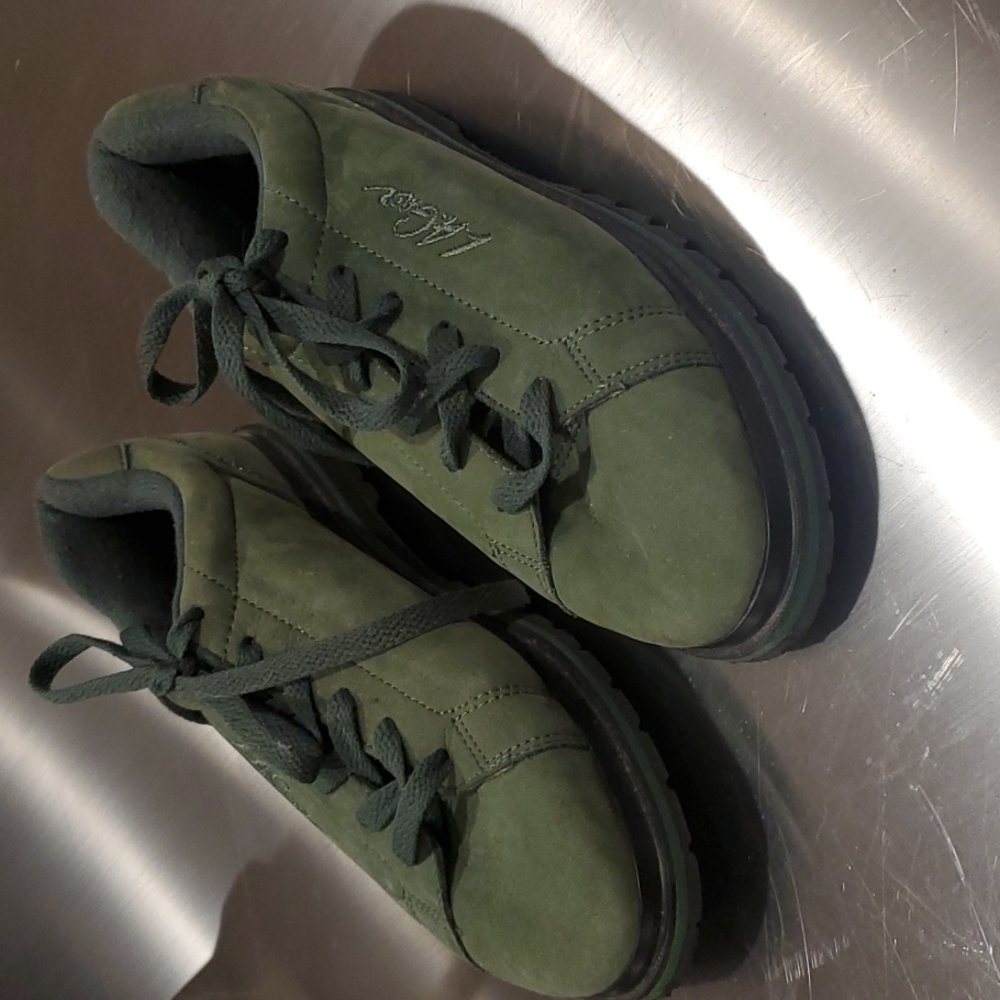 Y2K VINTAGE L.A. GEAR size 8.5 suede green.